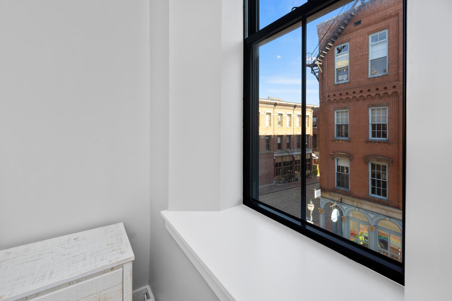 Stylish Remodeled Loft In Portlands Old Port Apartment Exterior photo