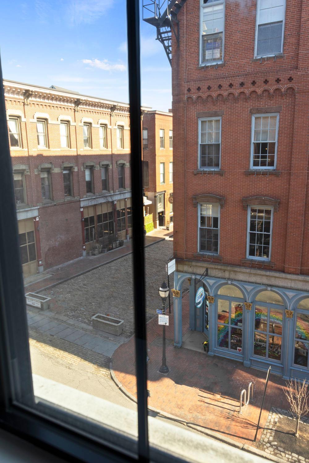 Stylish Remodeled Loft In Portlands Old Port Apartment Exterior photo